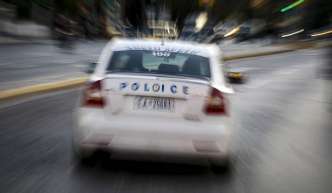 Καταδίωξη λίγο έξω από την Τρίπολη – Η αστυνομία ακινητοποίησε αυτοκίνητο και βρήκε μισό κιλό χασίς!