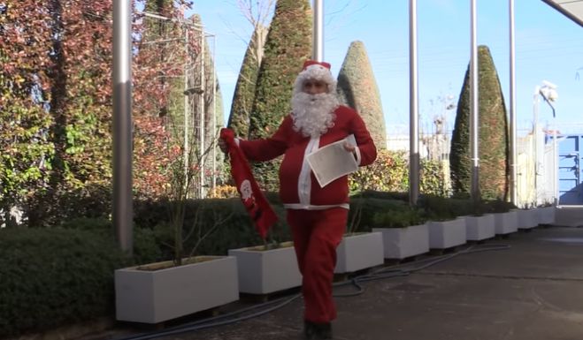 &Omicron; Ά&gamma;&iota;&omicron;&sigmaf; &Beta;&alpha;&sigma;ί&lambda;&eta;&sigmaf; &mu;&omicron;ί&rho;&alpha;&sigma;&epsilon; &delta;ώ&rho;&alpha; &sigma;&tau;&alpha; &pi;&alpha;&iota;&delta;&iota;ά &tau;&omicron;&upsilon; &Alpha;&sigma;&tau;έ&rho;&alpha;! (vd)