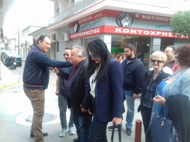 Ο Δημήτρης Βόσνος επισκέφτηκε τη λαϊκή αγορά της Πλατείας Βαλτετσίου και καταστήματα της πόλης