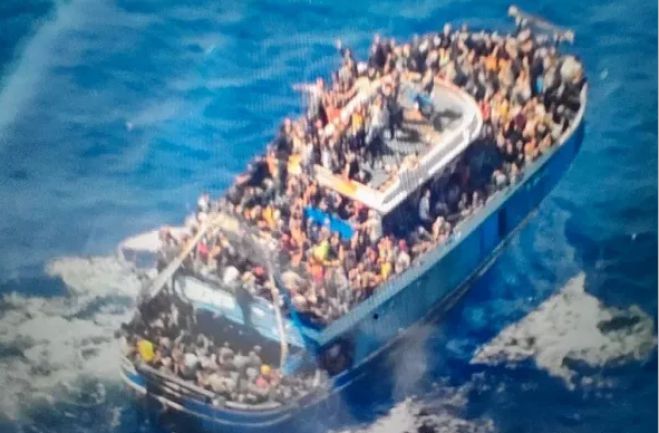 &Phi;&omega;&tau;&omicron;&gamma;&rho;&alpha;&phi;ί&epsilon;&sigmaf; &sigma;&omicron;&kappa; &alpha;&pi;ό &tau;&omicron; &sigma;&kappa;ά&phi;&omicron;&sigmaf; &pi;&omicron;&upsilon; &beta;&upsilon;&theta;ί&sigma;&tau;&eta;&kappa;&epsilon; &sigma;&tau;&eta;&nu; &Pi;ύ&lambda;&omicron; | &Sigma;&tau;&omicron;&iota;&beta;&alpha;&gamma;&mu;έ&nu;&omicron;&iota; &omicron;&iota; &mu;&epsilon;&tau;&alpha;&nu;ά&sigma;&tau;&epsilon;&sigmaf; &pi;ά&nu;&omega; &sigma;&tau;&omicron; &alpha;&lambda;&iota;&epsilon;&upsilon;&tau;&iota;&kappa;ό
