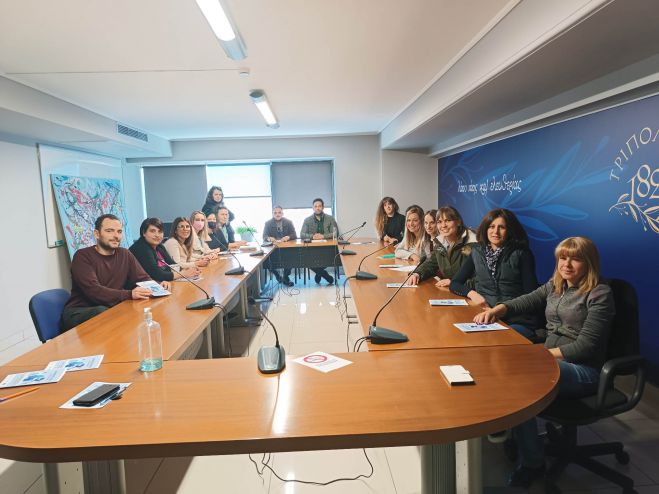 &Tau;&rho;ί&pi;&omicron;&lambda;&eta; | &Sigma;&upsilon;&nu;ά&nu;&tau;&eta;&sigma;&eta; &gamma;&iota;&alpha; &tau;&omicron; &pi;&rho;ό&gamma;&rho;&alpha;&mu;&mu;&alpha; &Psi;&upsilon;&chi;&omicron;&lambda;&omicron;&gamma;&iota;&kappa;ή&sigmaf; &Upsilon;&pi;&omicron;&sigma;&tau;ή&rho;&iota;&xi;&eta;&sigmaf; &laquo;&Kappa;&alpha;&nu;έ&nu;&alpha;&sigmaf; &Mu;ό&nu;&omicron;&sigmaf; &sigma;&tau;&eta;&nu; &Pi;&alpha;&nu;&delta;&eta;&mu;ί&alpha;&raquo;