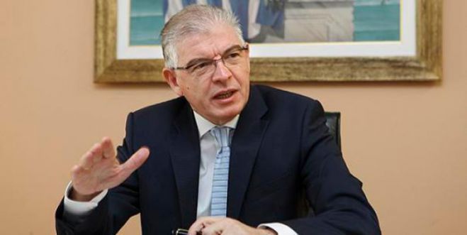&Lambda;&upsilon;&kappa;&omicron;&upsilon;&rho;έ&nu;&tau;&zeta;&omicron;&sigmaf;: &laquo;&Pi;&nu;ί&gamma;&epsilon;&tau;&alpha;&iota; &omicron; &kappa;ό&sigma;&mu;&omicron;&sigmaf;. &Pi;&rho;έ&pi;&epsilon;&iota; &nu;&alpha; &alpha;&nu;&alpha;&theta;&epsilon;&omega;&rho;ή&sigma;&omicron;&upsilon;&mu;&epsilon; &tau;&eta; &beta;&alpha;&rho;&iota;ά &phi;&omicron;&rho;&omicron;&lambda;&omicron;&gamma;ί&alpha;&raquo;