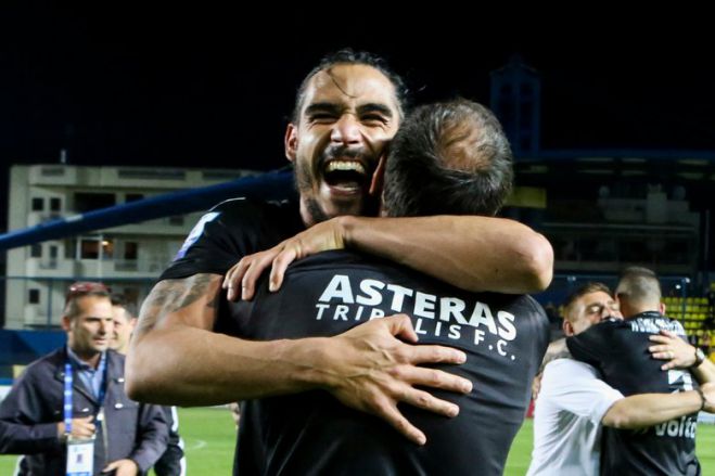 &Epsilon;&Pi;&Sigma;&Alpha;: "&Alpha;&sigma;&tau;έ&rho;&alpha;&sigmaf; ... &tau;&omicron; &kappa;&alpha;&mu;ά&rho;&iota; &tau;&eta;&sigmaf; &Alpha;&rho;&kappa;&alpha;&delta;ί&alpha;&sigmaf;"!