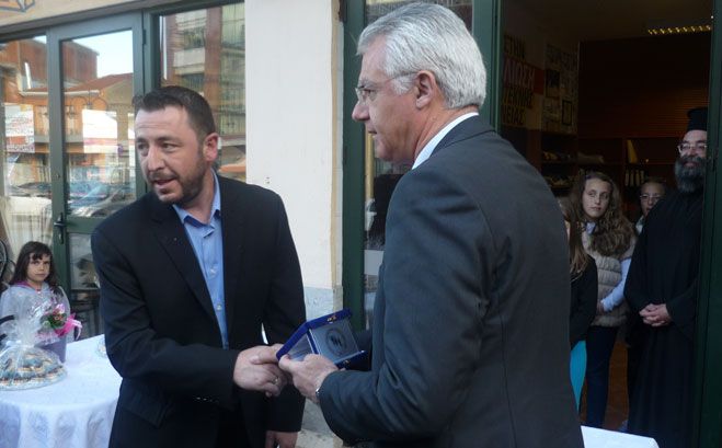 &Omicron; &Sigma;ύ&lambda;&lambda;&omicron;&gamma;&omicron;&sigmaf; &Tau;&rho;&iota;&tau;έ&kappa;&nu;&omega;&nu; &beta;&rho;ά&beta;&epsilon;&upsilon;&sigma;&epsilon; &kappa;&alpha;&iota; &epsilon;&upsilon;&chi;&alpha;&rho;ί&sigma;&tau;&eta;&sigma;&epsilon; &tau;&omicron;&nu; &Gamma;&iota;ά&nu;&nu;&eta; &Sigma;&mu;&upsilon;&rho;&nu;&iota;ώ&tau;&eta; &gamma;&iota;&alpha; &tau;&eta;&nu; &pi;&omicron;&lambda;ύ&tau;&iota;&mu;&eta; &sigma;&upsilon;&nu;&epsilon;&iota;&sigma;&phi;&omicron;&rho;ά &tau;&omicron;&upsilon;