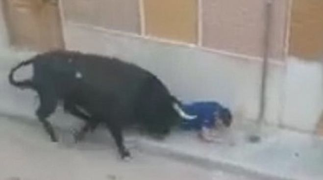&Beta;ί&nu;&tau;&epsilon;&omicron;-&sigma;&omicron;&kappa; | &Tau;&alpha;ύ&rho;&omicron;&sigmaf; &sigma;&kappa;&omicron;&tau;ώ&nu;&epsilon;&iota; ά&nu;&delta;&rho;&alpha; &sigma;&epsilon; &upsilon;&pi;&alpha;ί&theta;&rho;&iota;&alpha; &laquo;&tau;&alpha;&upsilon;&rho;&omicron;&delta;&rho;&omicron;&mu;ί&alpha;&raquo; ...