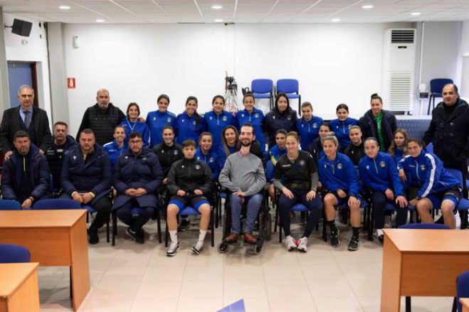 &Omicron; &Epsilon;&upsilon;&rho;&omega;&beta;&omicron;&upsilon;&lambda;&epsilon;&upsilon;&tau;ή&sigmaf; &kappa;. &Sigma;&tau;έ&lambda;&iota;&omicron;&sigmaf; &Kappa;&upsilon;&mu;&pi;&omicron;&upsilon;&rho;ό&pi;&omicron;&upsilon;&lambda;&omicron;&sigmaf; &sigma;&tau;&iota;&sigmaf; &epsilon;&gamma;&kappa;&alpha;&tau;&alpha;&sigma;&tau;ά&sigma;&epsilon;&iota;&sigmaf; &tau;&omicron;&upsilon; &Alpha;&sigma;&tau;έ&rho;&alpha;