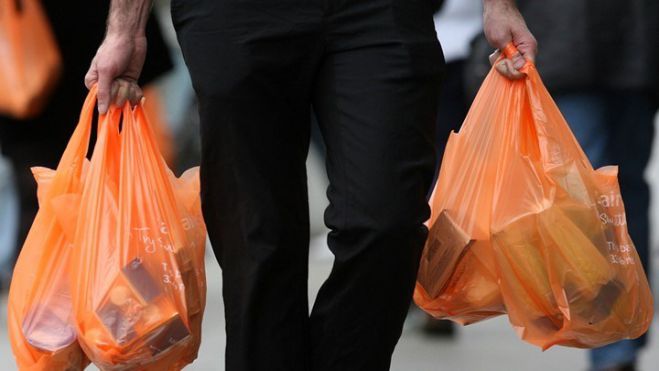 Σούπερμαρκετ | Τελειώνουν οι πλαστικές σακούλες, αυξάνονται οι τσάντες πολλαπλών χρήσεων
