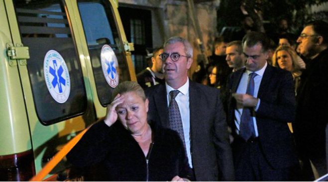&laquo;&Kappa;&alpha;&tau;&alpha;&sigma;&tau;&rho;&omicron;&phi;ή, &tau;&omicron;&nu; &epsilon;&kappa;&tau;έ&lambda;&epsilon;&sigma;&alpha;&nu;&raquo;: &Omicron;&iota; &sigma;&pi;&alpha;&rho;&alpha;&kappa;&tau;&iota;&kappa;έ&sigmaf; &pi;&rho;ώ&tau;&epsilon;&sigmaf; &kappa;&omicron;&upsilon;&beta;έ&nu;&tau;&epsilon;&sigmaf; &tau;&eta;&sigmaf; &sigma;&upsilon;&zeta;ύ&gamma;&omicron;&upsilon; &tau;&omicron;&upsilon; &Zeta;&alpha;&phi;&epsilon;&iota;&rho;ό&pi;&omicron;&upsilon;&lambda;&omicron;&upsilon; (vd)
