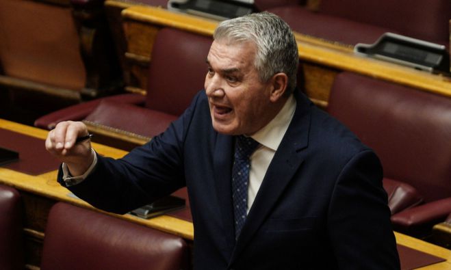 Βουλευτής ΝΔ λέει ότι δεν "βγαίνει" με μισθό 5.000 € - "Ζω στην Αθήνα. Δεν θα πρέπει να φάω; Ευτυχώς δουλεύει η σύζυγός μου"