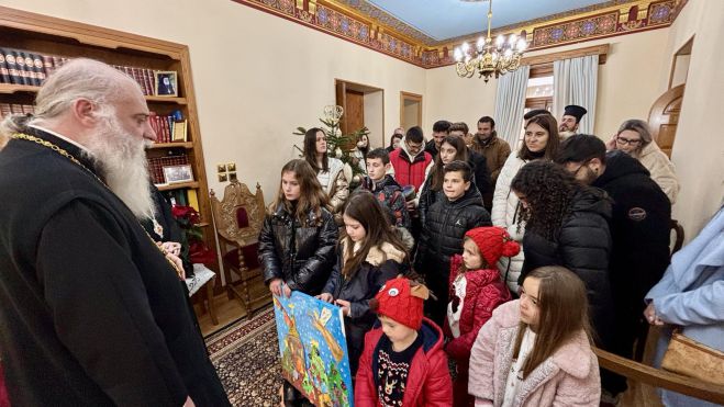 &Pi;&alpha;&rho;&alpha;&mu;&omicron;&nu;ή &Pi;&rho;&omega;&tau;&omicron;&chi;&rho;&omicron;&nu;&iota;ά&sigmaf; &sigma;&tau;&eta; &Mu;&eta;&tau;&rho;ό&pi;&omicron;&lambda;&eta; &Mu;&alpha;&nu;&tau;&iota;&nu;&epsilon;ί&alpha;&sigmaf; &kappa;&alpha;&iota; &Kappa;&upsilon;&nu;&omicron;&upsilon;&rho;ί&alpha;&sigmaf; (&epsilon;&iota;&kappa;ό&nu;&epsilon;&sigmaf;)