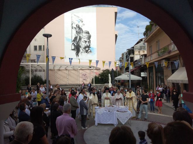 &Tau;&rho;ί&pi;&omicron;&lambda;&eta; | &Gamma;&iota;ό&rho;&tau;&alpha;&sigma;&epsilon; &omicron; &Nu;&alpha;ό&sigmaf; &tau;&eta;&sigmaf; &Pi;&alpha;&nu;&alpha;&gamma;ί&alpha;&sigmaf; &Gamma;&omicron;&rho;&gamma;&omicron;ϋ&pi;&eta;&kappa;ό&omicron;&upsilon; &sigma;&tau;&alpha; "&Kappa;&lambda;&omega;&nu;&alpha;&tau;&zeta;ί&delta;&iota;&kappa;&alpha;" (&epsilon;&iota;&kappa;ό&nu;&epsilon;&sigmaf;)
