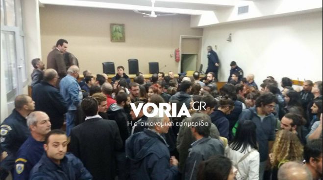 &Theta;&alpha; &pi;έ&sigma;&epsilon;&iota; &xi;ύ&lambda;&omicron; ... &Kappa;ό&sigma;&mu;&omicron;&sigmaf; έ&sigma;&pi;&alpha;&sigma;&epsilon; &tau;&omicron; &mu;&pi;&lambda;&omicron;&kappa; &tau;&eta;&sigmaf; &alpha;&sigma;&tau;&upsilon;&nu;&omicron;&mu;ί&alpha;&sigmaf; &kappa;&alpha;&iota; ό&rho;&mu;&eta;&xi;&epsilon; &sigma;&epsilon; &pi;&lambda;&epsilon;&iota;&sigma;&tau;&eta;&rho;&iota;&alpha;&sigma;&mu;ό (vd)