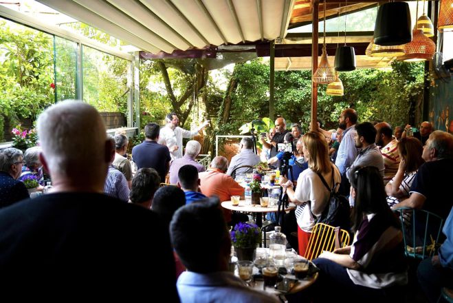 &Pi;&lambda;ή&theta;&omicron;&sigmaf; &kappa;ό&sigma;&mu;&omicron;&upsilon; &sigma;&tau;&eta;&nu; &pi;&rho;&omicron;&epsilon;&kappa;&lambda;&omicron;&gamma;&iota;&kappa;ή &Omicron;&mu;&iota;&lambda;ί&alpha; &Alpha;&nu;&delta;&rho;έ&alpha; &Sigma;&pi;&upsilon;&rho;ό&pi;&omicron;&upsilon;&lambda;&omicron;&upsilon; &sigma;&tau;&eta;&nu; &Tau;&rho;ί&pi;&omicron;&lambda;&eta; (&epsilon;&iota;&kappa;ό&nu;&epsilon;&sigmaf;)