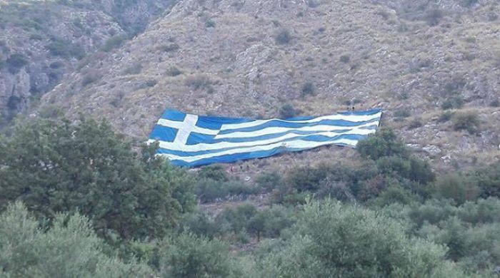 Ελληνική σημαία για ... ρεκόρ Γκίνες στην Καλαμάτα! (εικόνες)