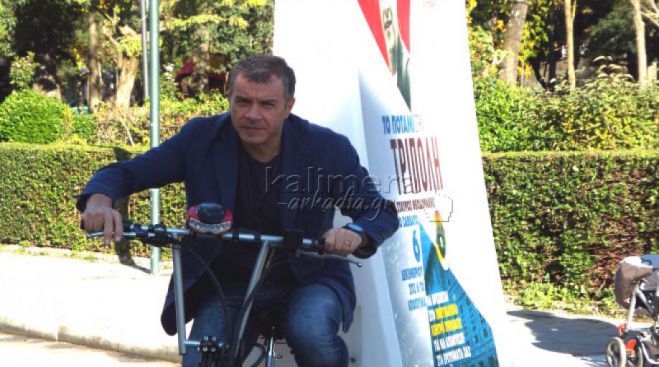 Έ&rho;&chi;&epsilon;&tau;&alpha;&iota; &sigma;&tau;&eta;&nu; &Tau;&rho;ί&pi;&omicron;&lambda;&eta; &omicron; &Sigma;&tau;&alpha;ύ&rho;&omicron;&sigmaf; &Theta;&epsilon;&omicron;&delta;&omega;&rho;ά&kappa;&eta;&sigmaf;