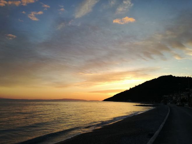 Πρωινό Δευτέρας στην πανέμορφη παραλία του Τυρού ... (εικόνες)