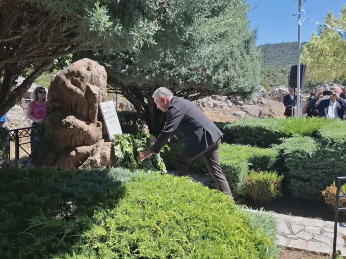 &Omicron; &Alpha;&nu;&alpha;&pi;&lambda;&eta;&rho;&omega;&tau;ή&sigmaf; &Pi;&epsilon;&rho;&iota;&phi;&epsilon;&rho;&epsilon;&iota;ά&rho;&chi;&eta;&sigmaf; &Pi;&epsilon;&lambda;&omicron;&pi;&omicron;&nu;&nu;ή&sigma;&omicron;&upsilon; &Chi;&rho;ή&sigma;&tau;&omicron;&sigmaf; &Lambda;&alpha;&mu;&pi;&rho;ό&pi;&omicron;&upsilon;&lambda;&omicron;&sigmaf; &sigma;&tau;&iota;&sigmaf; &epsilon;&kappa;&delta;&eta;&lambda;ώ&sigma;&epsilon;&iota;&sigmaf; &gamma;&iota;&alpha; &tau;&eta;&nu; 201&eta; &epsilon;&pi;έ&tau;&epsilon;&iota;&omicron; &tau;&eta;&sigmaf; &Mu;ά&chi;&eta;&sigmaf; &tau;&omega;&nu; &Tau;&rho;&iota;&kappa;ό&rho;&phi;&omega;&nu;