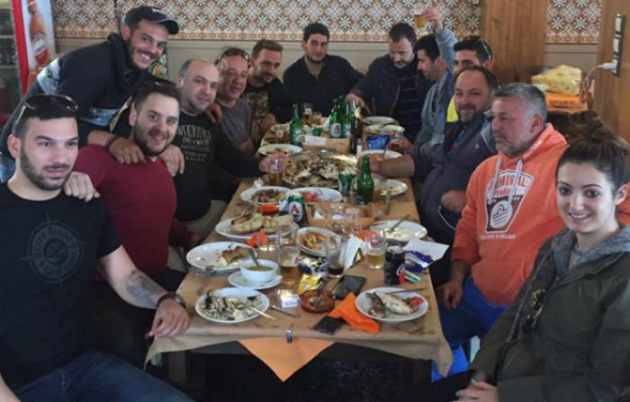 Γλέντι με Κατσιγιαννη και Παπαγεωργίου για τους Γιώργηδες στον Τυρό! (vd)