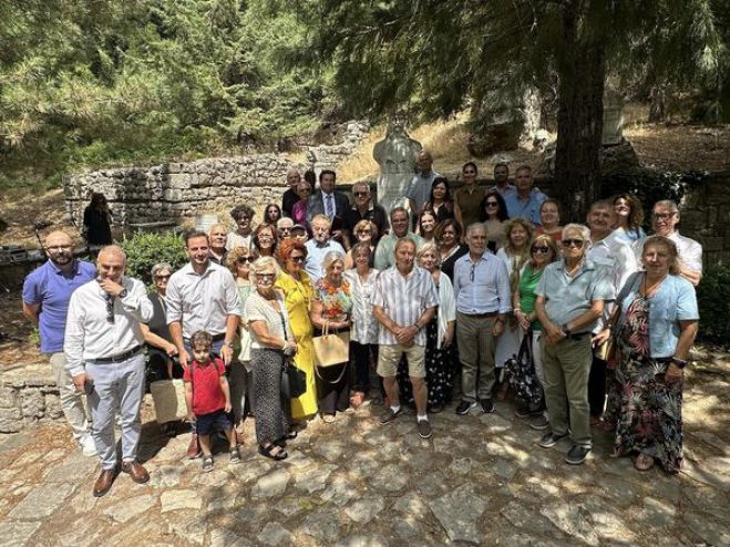 &Pi;&alpha;&gamma;&kappa;ό&sigma;&mu;&iota;&omicron; &Pi;&alpha;&nu;&alpha;&rho;&kappa;&alpha;&delta;&iota;&kappa;ό &Sigma;&upsilon;&nu;έ&delta;&rho;&iota;&omicron; | &Eta; &tau;&epsilon;&lambda;&epsilon;&tau;ή &lambda;ή&xi;&eta;&sigmaf; &sigma;&tau;&omicron; &Lambda;&iota;&mu;&pi;&omicron;&beta;ί&sigma;&iota; (vd)