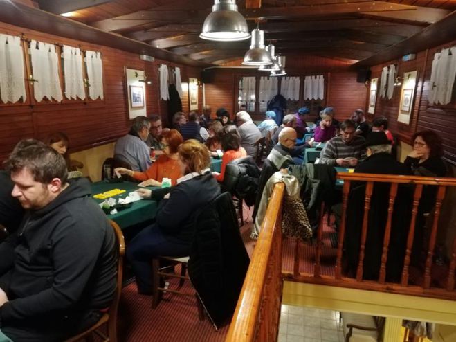 &Eta; &kappa;&omicron;&pi;ή &pi;ί&tau;&alpha;&sigmaf; &tau;&omicron;&upsilon; &Alpha;&rho;&kappa;&alpha;&delta;&iota;&kappa;&omicron;ύ &Omicron;&mu;ί&lambda;&omicron;&upsilon; &Alpha;&gamma;&omega;&nu;&iota;&sigma;&tau;&iota;&kappa;&omicron;ύ Bridge (&epsilon;&iota;&kappa;ό&nu;&epsilon;&sigmaf;)