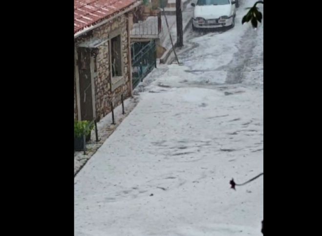 &Iota;&sigma;&chi;&upsilon;&rho;ή &chi;&alpha;&lambda;&alpha;&zeta;ό&pi;&tau;&omega;&sigma;&eta;, ά&sigma;&pi;&rho;&iota;&sigma;&alpha;&nu; &omicron;&iota; &delta;&rho;ό&mu;&omicron;&iota; &sigma;&tau;&alpha; &Tau;&rho;ό&pi;&alpha;&iota;&alpha; &Gamma;&omicron;&rho;&tau;&upsilon;&nu;ί&alpha;&sigmaf; (vd)