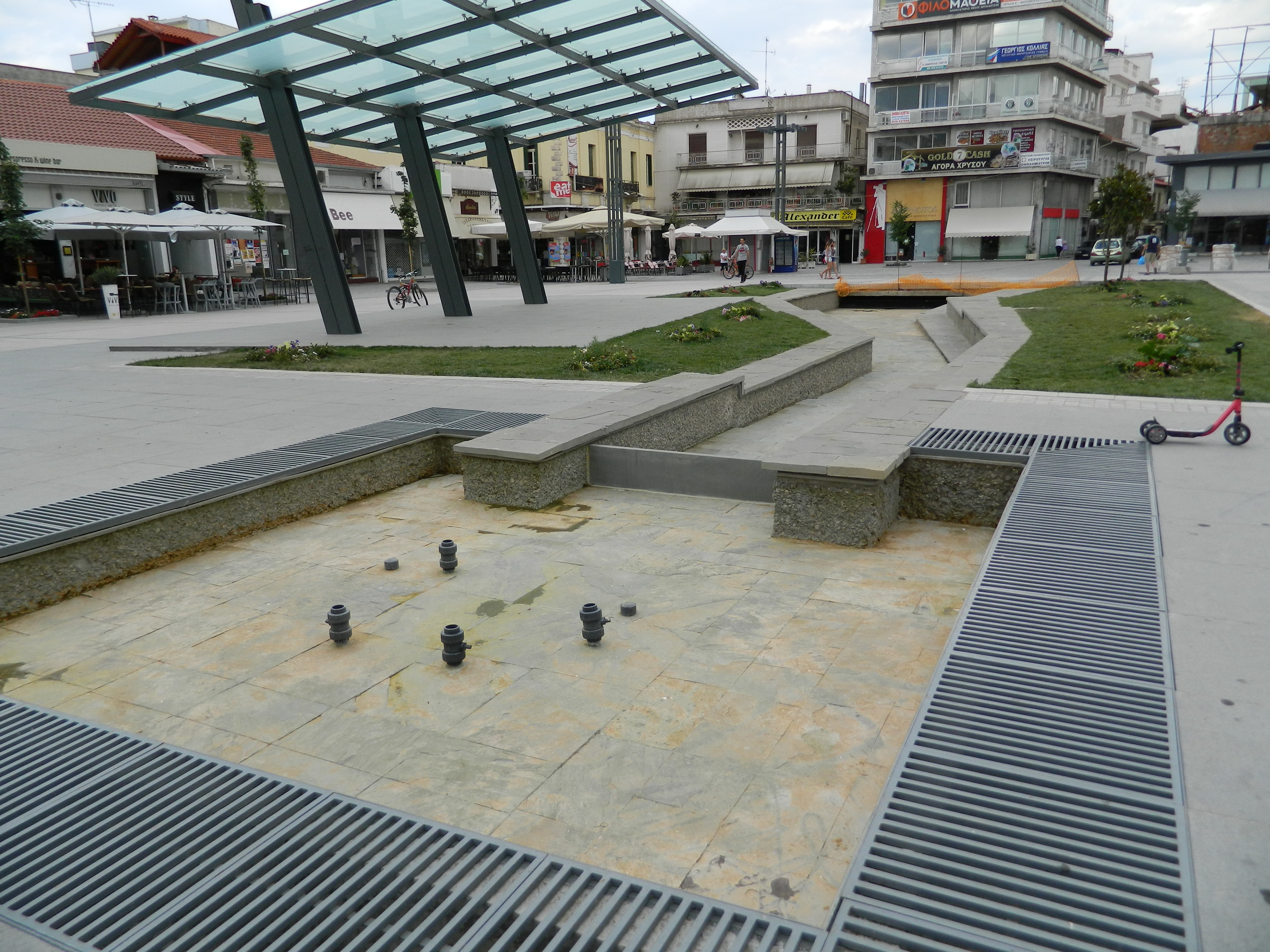 '&Sigma;&tau;έ&rho;&epsilon;&psi;&epsilon; &tau;&omicron; &pi;&omicron;&tau;&alpha;&mu;ά&kappa;&iota;' &tau;&eta;&sigmaf; &pi;&lambda;&alpha;&tau;&epsilon;ί&alpha;&sigmaf; &Pi;&epsilon;&tau;&rho;&iota;&nu;&omicron;ύ