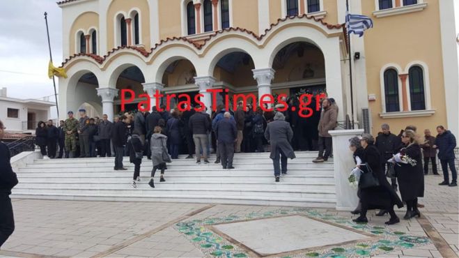 Πάτρα | Σε κλίμα οδύνης το τελευταίο αντίο στον Εύζωνα Σπύρο Θωμά (vd)