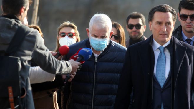 &Phi;&iota;&lambda;&iota;&pi;&pi;ί&delta;&eta;&sigmaf;: "&Eta; &gamma;&upsilon;&nu;&alpha;ί&kappa;&alpha; &mu;&omicron;&upsilon; &epsilon;&rho;&chi;ό&tau;&alpha;&nu; &sigma;&tau;&eta;&nu; &Tau;&rho;ί&pi;&omicron;&lambda;&eta; &nu;&alpha; &mu;&omicron;&upsilon; &phi;έ&rho;&epsilon;&iota; &tau;&alpha; 10 &epsilon;&upsilon;&rho;ώ &tau;&omicron;&upsilon; &gamma;&iota;&omicron;&upsilon; &mu;&omicron;&upsilon; &gamma;&iota;&alpha;&tau;ί &mu;&alpha;&sigmaf; &tau;&epsilon;&lambda;&epsilon;&iota;ώ&sigma;&alpha;&nu;&epsilon;. &Mu;&epsilon; &kappa;&alpha;&tau;έ&sigma;&tau;&rho;&epsilon;&psi;&alpha;&nu;"