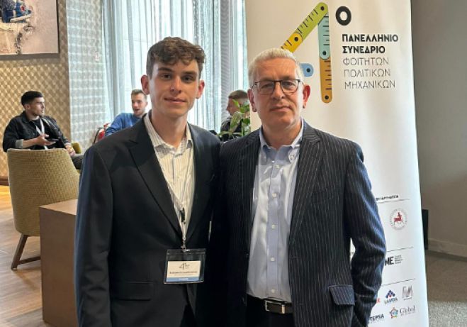 &Sigma;&tau;&omicron; &Sigma;&upsilon;&nu;έ&delta;&rho;&iota;&omicron; &Phi;&omicron;&iota;&tau;&eta;&tau;ώ&nu; &Pi;&omicron;&lambda;&iota;&tau;&iota;&kappa;ώ&nu; &Mu;&eta;&chi;&alpha;&nu;&iota;&kappa;ώ&nu; &omicron; &gamma;&iota;&omicron;&sigmaf; &tau;&omicron;&upsilon; &Chi;&rho;ή&sigma;&tau;&omicron;&upsilon; &Lambda;&alpha;&mu;&pi;&rho;ό&pi;&omicron;&upsilon;&lambda;&omicron;&upsilon;