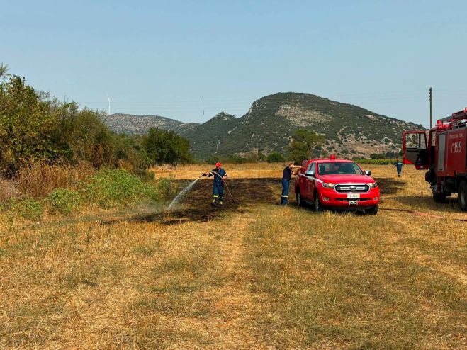 &Upsilon;&pi;ό έ&lambda;&epsilon;&gamma;&chi;&omicron; &eta; &phi;&omega;&tau;&iota;ά &sigma;&tau;&omicron; &Nu;&epsilon;&omicron;&chi;ώ&rho;&iota; &Tau;&rho;ί&pi;&omicron;&lambda;&eta;&sigmaf; (&epsilon;&iota;&kappa;ό&nu;&epsilon;&sigmaf;)
