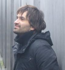 &Eta;  &psi;&omega;&rho;&omicron;&kappa;ώ&sigma;&tau;&alpha;&iota;&nu;&alpha;  ή&tau;&alpha;&nu; &tau;&epsilon;&lambda;&iota;&kappa;ά &tau;&omicron; &laquo;&mu;&alpha;&gamma;&alpha;&zeta;ί &gamma;&omega;&nu;ί&alpha;&raquo;