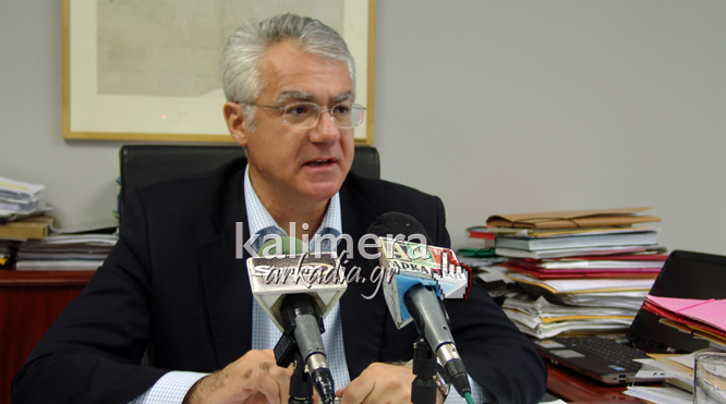 &Sigma;&mu;&upsilon;&rho;&nu;&iota;ώ&tau;&eta;&sigmaf;: &laquo;&Omicron; &kappa;. &Pi;&alpha;&upsilon;&lambda;ή&sigmaf; &beta;&iota;ά&zeta;&epsilon;&tau;&alpha;&iota; &nu;&alpha; &mu;&iota;&lambda;ή&sigma;&epsilon;&iota; &kappa;&alpha;&iota; &pi;&rho;έ&pi;&epsilon;&iota; &nu;&alpha; &epsilon;ί&nu;&alpha;&iota; &pi;&iota;&omicron; &pi;&rho;&omicron;&sigma;&epsilon;&kappa;&tau;&iota;&kappa;ό&sigmaf;&raquo; (vd)