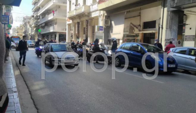 &Pi;ά&tau;&rho;&alpha; | &Sigma;&kappa;&eta;&nu;έ&sigmaf; &chi;ά&omicron;&upsilon;&sigmaf; &sigma;&tau;&omicron; &kappa;έ&nu;&tau;&rho;&omicron; &tau;&eta;&sigmaf; &pi;ό&lambda;&eta;&sigmaf; &ndash; &Nu;&epsilon;&alpha;&rho;ό&sigmaf; &chi;&tau;&upsilon;&pi;&omicron;ύ&sigma;&epsilon; &gamma;&upsilon;&nu;&alpha;ί&kappa;&alpha;