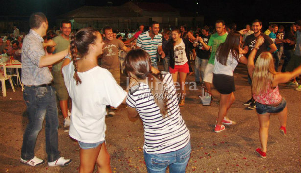 &Tau;&omicron; &chi;&theta;&epsilon;&sigma;&iota;&nu;ό &gamma;&lambda;έ&nu;&tau;&iota; &tau;&eta;&sigmaf; &Nu;&epsilon;&sigma;&tau;ά&nu;&eta;&sigmaf; (&epsilon;&iota;&kappa;ό&nu;&epsilon;&sigmaf; &kappa;&alpha;&iota; &beta;ί&nu;&tau;&epsilon;&omicron;)
