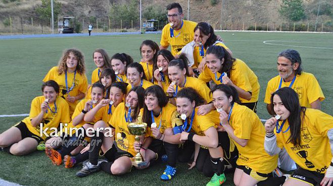 Σήκωσαν την … κούπα τα κορίτσια του Άρη Τρίπολης (εικόνες – βίντεο)!