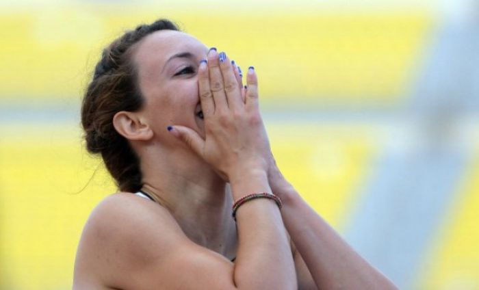 "&Alpha;&sigma;&eta;&mu;έ&nu;&iota;&alpha;" &eta; &Mu;&pi;&epsilon;&lambda;&iota;&mu;&pi;&alpha;&sigma;ά&kappa;&eta; &sigma;&tau;&alpha; 400 &mu;έ&tau;&rho;&alpha;! (vd)