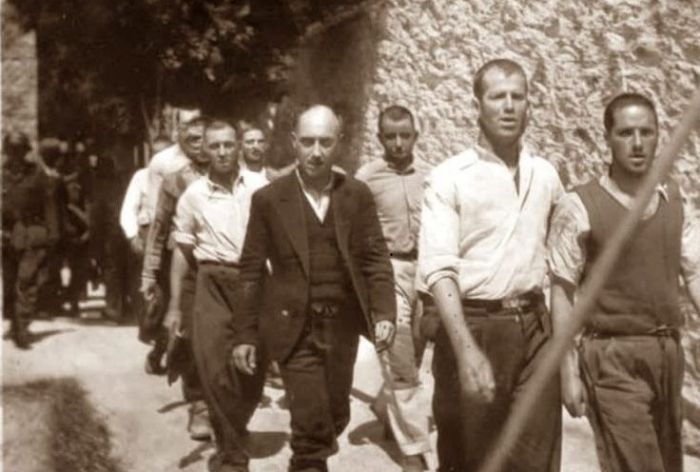 &Delta;&eta;&mu;&eta;&tau;&sigma;&alpha;&nu;ί&tau;&eta;&sigmaf; &mu;&epsilon;&tau;&alpha;&xi;ύ &tau;&omega;&nu; 200 &tau;&eta;&sigmaf; &Kappa;&alpha;&iota;&sigma;&alpha;&rho;&iota;&alpha;&nu;ή&sigmaf;