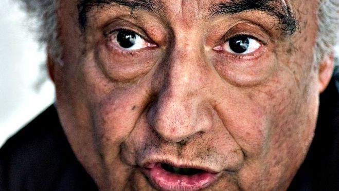 Ο Έλληνας τρίβλακας οδηγός με κινητό, τσιγάρο και καφέ!