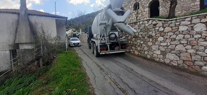 Έ&rho;&gamma;&alpha; &kappa;&alpha;&iota; &pi;&alpha;&rho;&epsilon;&mu;&beta;ά&sigma;&epsilon;&iota;&sigmaf; &sigma;&tau;&omicron; &Psi;ά&rho;&iota; &Eta;&rho;&alpha;ί&alpha;&sigmaf; (&epsilon;&iota;&kappa;ό&nu;&epsilon;&sigmaf;)