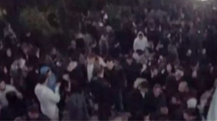 &Kappa;&omicron;&rho;&omega;&nu;&omicron;&pi;ά&rho;&tau;&iota; &mu;&epsilon; &epsilon;&kappa;&alpha;&tau;&omicron;&nu;&tau;ά&delta;&epsilon;&sigmaf; ά&tau;&omicron;&mu;&alpha; &sigma;&tau;&eta;&nu; &Pi;ά&tau;&rho;&alpha;