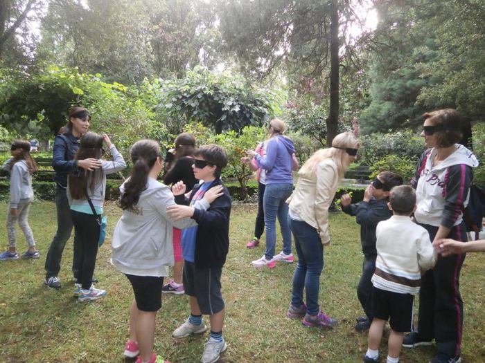 &laquo;&Pi;&epsilon;&rho;&pi;&alpha;&tau;ώ, &pi;&epsilon;&rho;&pi;&alpha;&tau;ώ &epsilon;&iota;&sigmaf; &tau;&omicron; &pi;ά&rho;&kappa;&omicron;&raquo; ... &tau;&omega;&nu; &Phi;&iota;&lambda;&omicron;&delta;έ&nu;&delta;&rho;&omega;&nu; (&epsilon;&iota;&kappa;ό&nu;&epsilon;&sigmaf;)