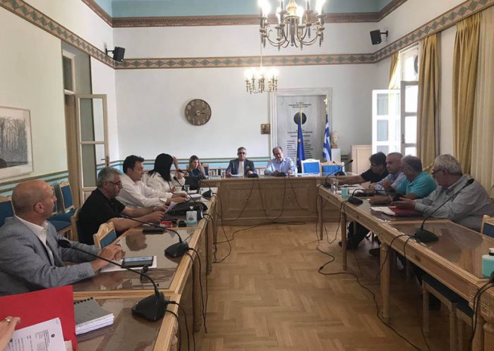 &Gamma;&iota;&alpha; "&epsilon;&lambda;&lambda;&epsilon;ί&mu;&mu;&alpha;&tau;&alpha;" &sigma;&tau;&eta;&nu; &epsilon;&tau;&alpha;&iota;&rho;&epsilon;ί&alpha; "&Pi;&epsilon;&lambda;&omicron;&pi;ό&nu;&nu;&eta;&sigma;&omicron;&sigmaf; &Alpha;&Epsilon;" &kappa;ά&nu;&epsilon;&iota; &lambda;ό&gamma;&omicron; &eta; &Pi;&epsilon;&rho;&iota;&phi;έ&rho;&epsilon;&iota;&alpha;