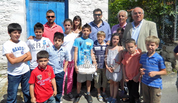 &Alpha;&gamma;ώ&nu;&alpha;&sigmaf; &delta;&rho;ό&mu;&omicron;&upsilon; &mu;&epsilon; &pi;&alpha;&iota;&delta;&iota;ά &tau;&omicron;&upsilon; &delta;&eta;&mu;&omicron;&tau;&iota;&kappa;&omicron;ύ &sigma;&chi;&omicron;&lambda;&epsilon;ί&omicron;&upsilon; &sigma;&tau;&eta;&nu; &Kappa;&omicron;&nu;&tau;&omicron;&beta;ά&zeta;&alpha;&iota;&nu;&alpha; &Gamma;&omicron;&rho;&tau;&upsilon;&nu;ί&alpha;&sigmaf; (&epsilon;&iota;&kappa;ό&nu;&epsilon;&sigmaf; &kappa;&alpha;&iota; &beta;ί&nu;&tau;&epsilon;&omicron;)!