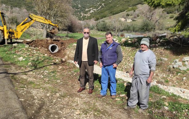 &Epsilon;&rho;&gamma;&alpha;&sigma;ί&epsilon;&sigmaf; &alpha;&pi;ό &tau;&omicron;&nu; &Delta;ή&mu;&omicron; &Tau;&rho;ί&pi;&omicron;&lambda;&eta;&sigmaf; &sigma;&tau;&eta;&nu; &pi;&epsilon;&rho;&iota;&omicron;&chi;ή Ά&gamma;&alpha;&lambda;&iota; (&Lambda;ί&mu;&nu;&eta;) - &Alpha;&upsilon;&tau;&omicron;&psi;ί&alpha; &alpha;&pi;ό &tau;&omicron;&nu; &Alpha;&nu;&tau;&iota;&delta;ή&mu;&alpha;&rho;&chi;&omicron; &Lambda;&alpha;&gamma;ό