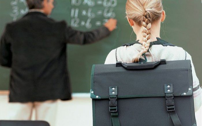 &Pi;&alpha;&iota;&delta;&epsilon;ί&alpha; | &Delta;&epsilon;&nu; &alpha;&lambda;&lambda;ά&zeta;&epsilon;&iota; &tau;&omicron; &upsilon;&pi;&omicron;&chi;&rho;&epsilon;&omega;&tau;&iota;&kappa;ό &omega;&rho;ά&rho;&iota;&omicron; &tau;&omega;&nu; &epsilon;&kappa;&pi;&alpha;&iota;&delta;&epsilon;&upsilon;&tau;&iota;&kappa;ώ&nu;