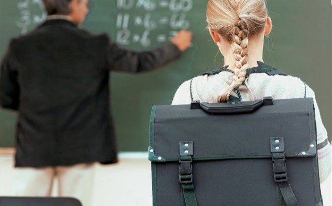 &Pi;&alpha;&iota;&delta;&epsilon;ί&alpha; | &Delta;&epsilon;&nu; &alpha;&lambda;&lambda;ά&zeta;&epsilon;&iota; &tau;&omicron; &upsilon;&pi;&omicron;&chi;&rho;&epsilon;&omega;&tau;&iota;&kappa;ό &omega;&rho;ά&rho;&iota;&omicron; &tau;&omega;&nu; &epsilon;&kappa;&pi;&alpha;&iota;&delta;&epsilon;&upsilon;&tau;&iota;&kappa;ώ&nu;