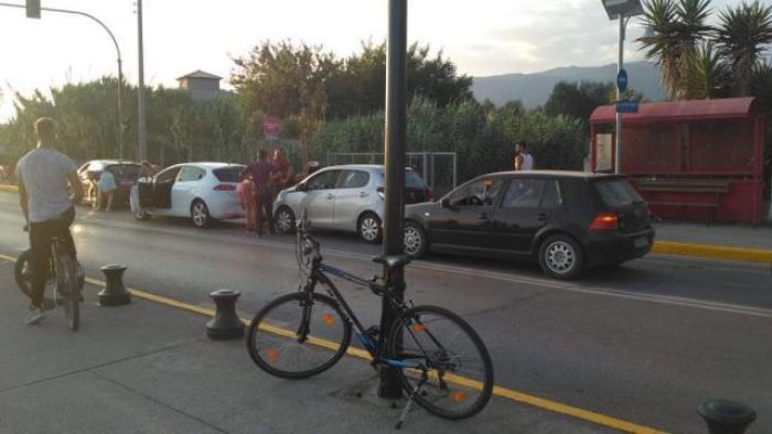 Καλαμάτα | «Καραμπόλα» 4 αυτοκινήτων στη "Ναυαρίνου"