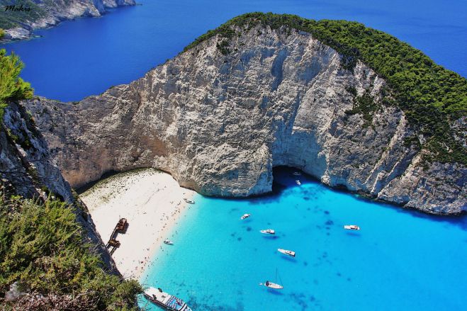 Σεισμολόγος: «Το ναυάγιο της Ζακύνθου θα καταρρεύσει με έναν σεισμό»