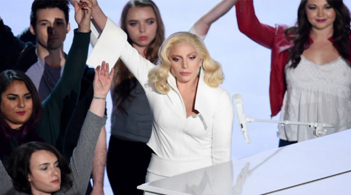 Oscars: H Lady Gaga ένωσε τα χέρια της με θύματα σεξουαλικής επίθεσης! (vd)