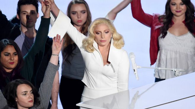 Oscars: H Lady Gaga ένωσε τα χέρια της με θύματα σεξουαλικής επίθεσης! (vd)